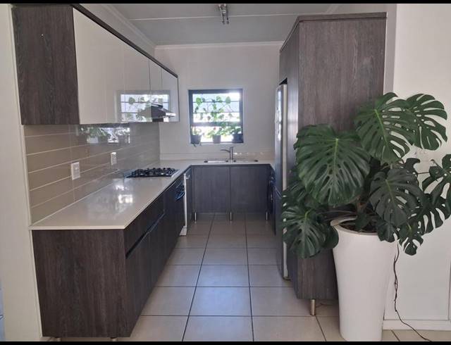 3 BEDROOM APARTMENT FOR SALE IN SANDOWN